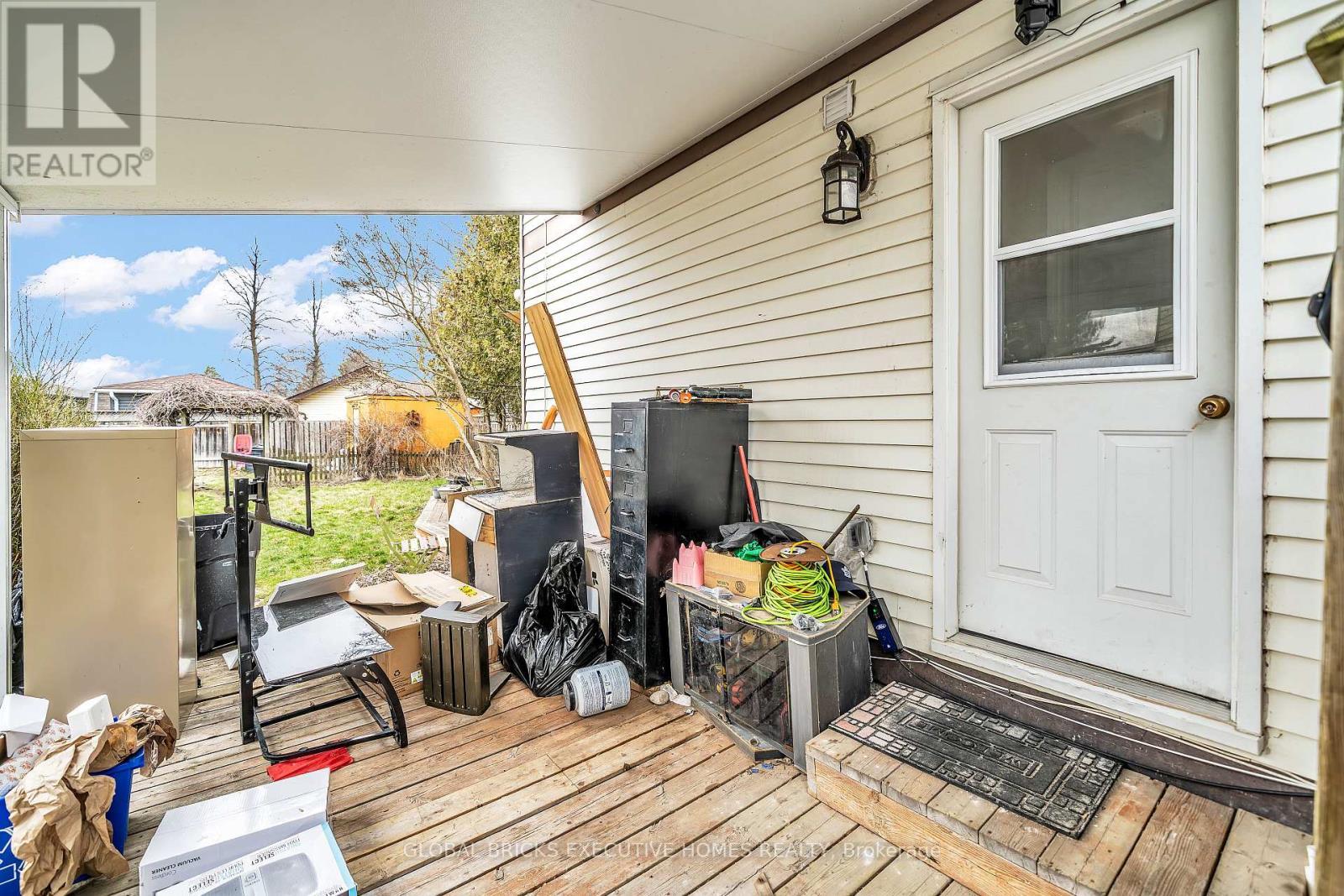 318 Rondeau Court, Oshawa, ON - Outdoor With Deck Patio Veranda With Exterior