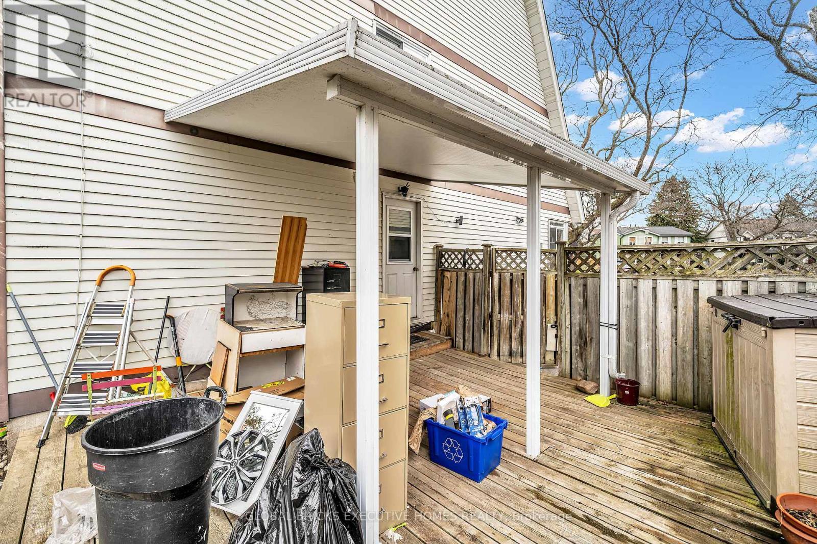 318 Rondeau Court, Oshawa, ON - Outdoor With Deck Patio Veranda With Exterior