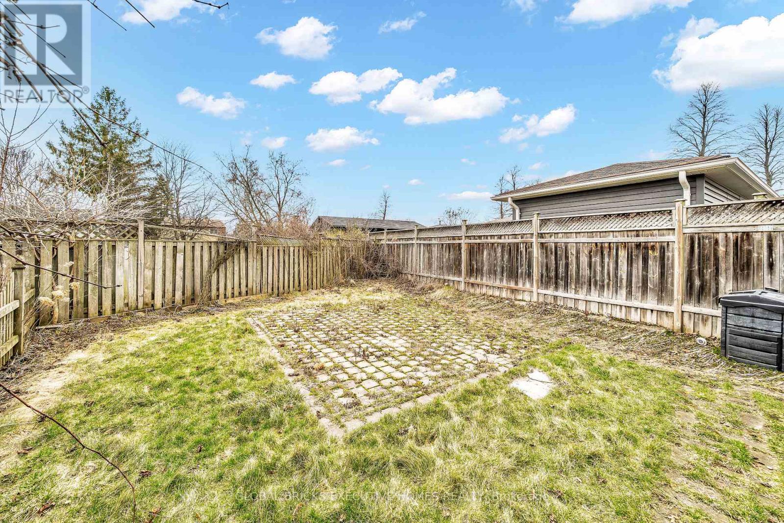 318 Rondeau Court, Oshawa, ON - Outdoor