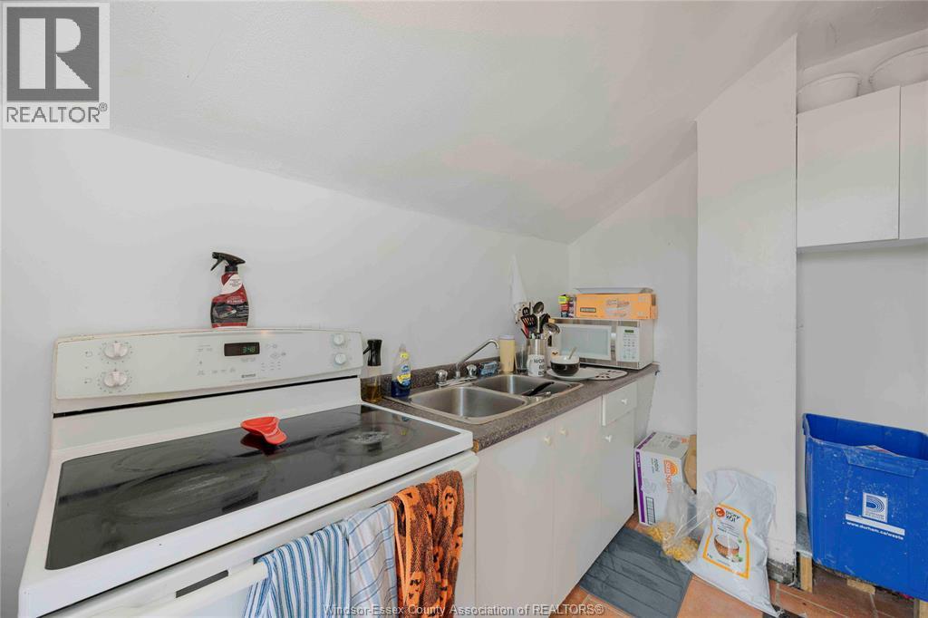 1839 St. Luke, Windsor, ON - Indoor Photo Showing Kitchen With Double Sink