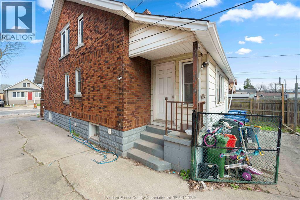 1839 St. Luke, Windsor, ON - Outdoor