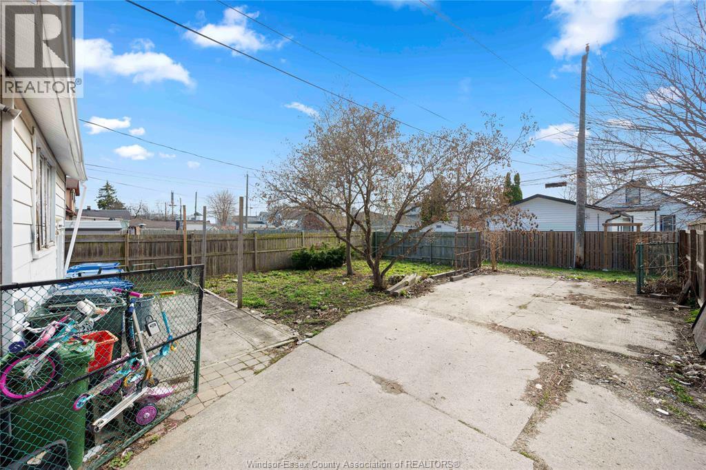 1839 St. Luke, Windsor, ON - Outdoor