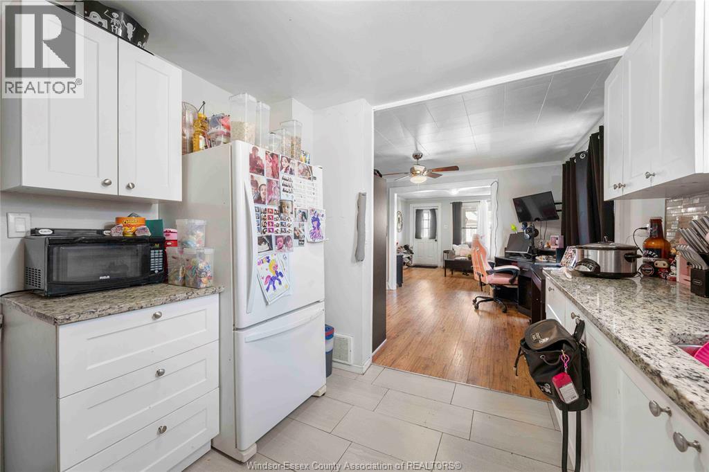 1839 St. Luke, Windsor, ON - Indoor Photo Showing Kitchen