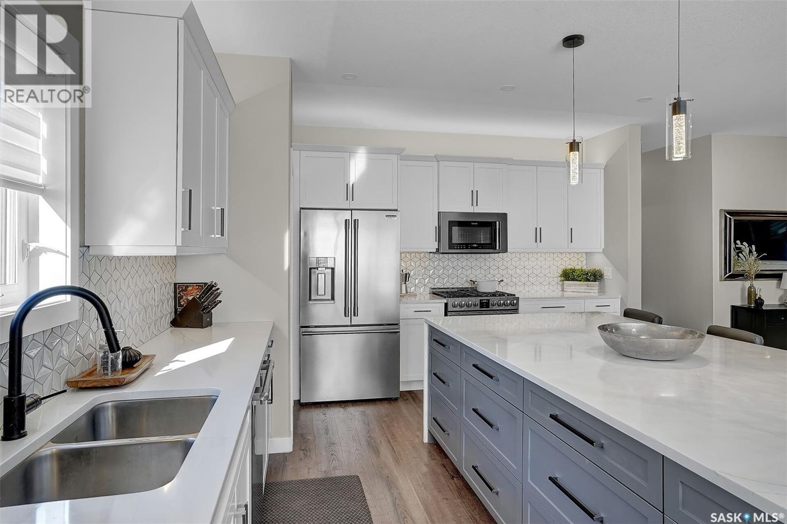 4244 Elderberry Crescent E, Regina, SK - Indoor Photo Showing Kitchen With Double Sink With Upgraded Kitchen