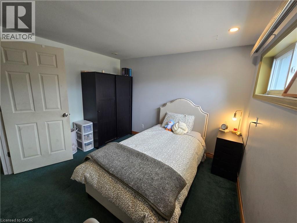 Bedroom featuring dark carpet and recessed lighting - 67 Pinemeadow Crescent, Waterloo, ON - Indoor Photo Showing Bedroom