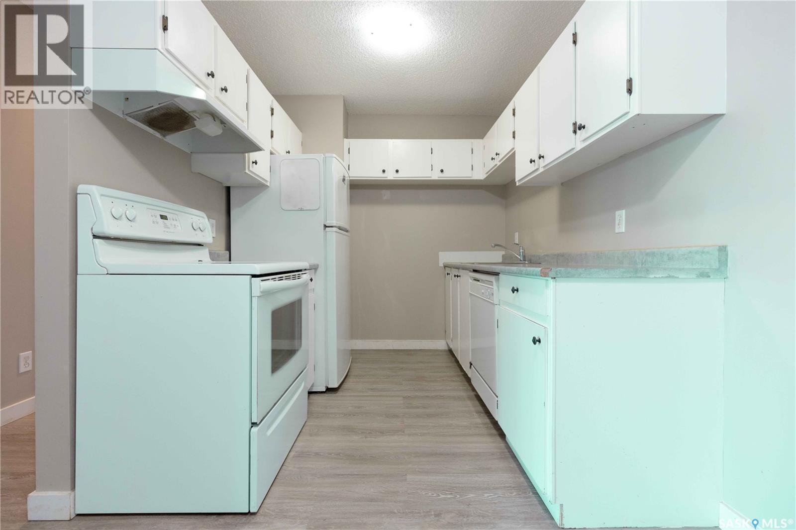 310 311 Tait Crescent, Saskatoon, SK - Indoor