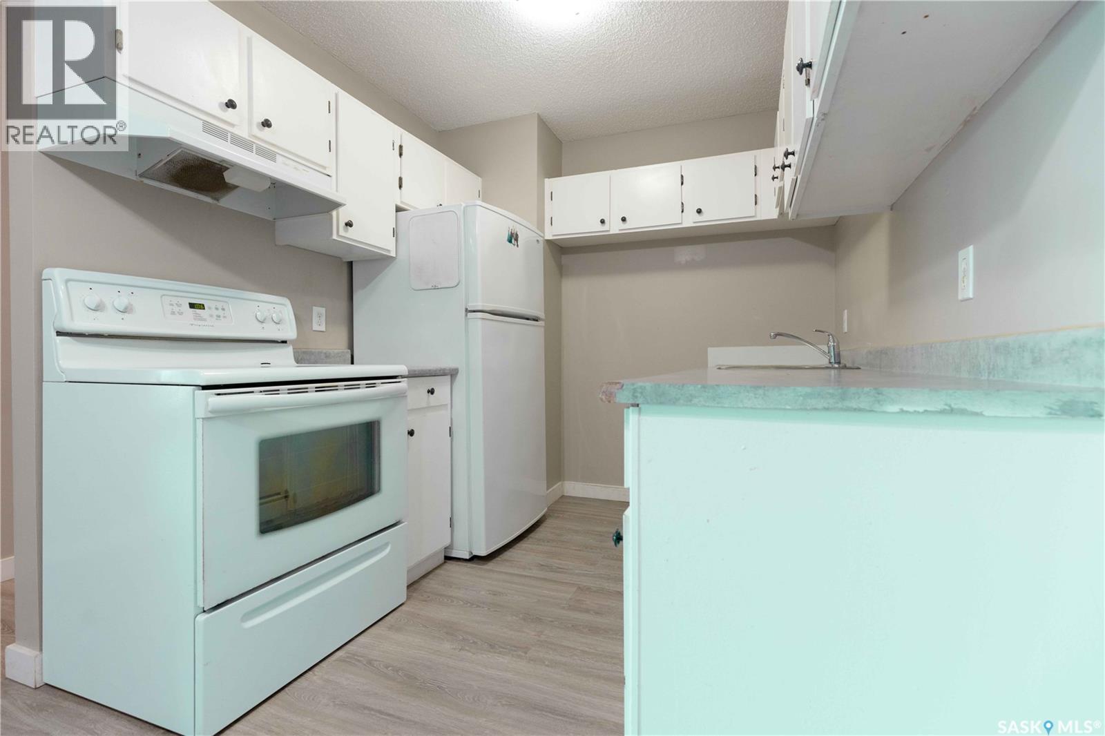 310 311 Tait Crescent, Saskatoon, SK - Indoor Photo Showing Kitchen