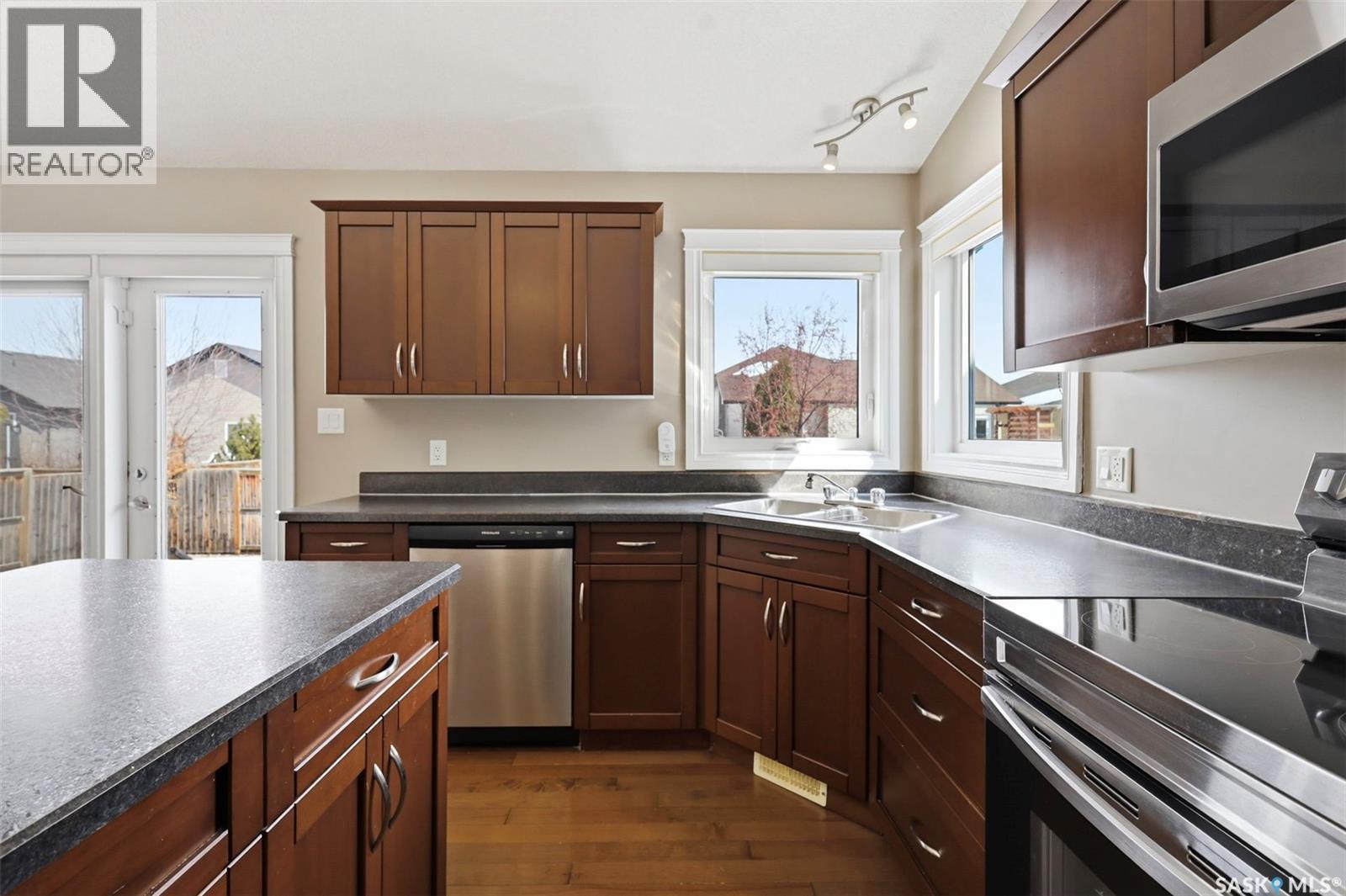 222 Fleming Crescent, Saskatoon, SK - Indoor Photo Showing Kitchen With Double Sink