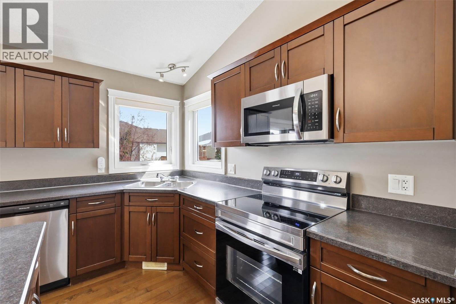 222 Fleming Crescent, Saskatoon, SK - Indoor Photo Showing Kitchen