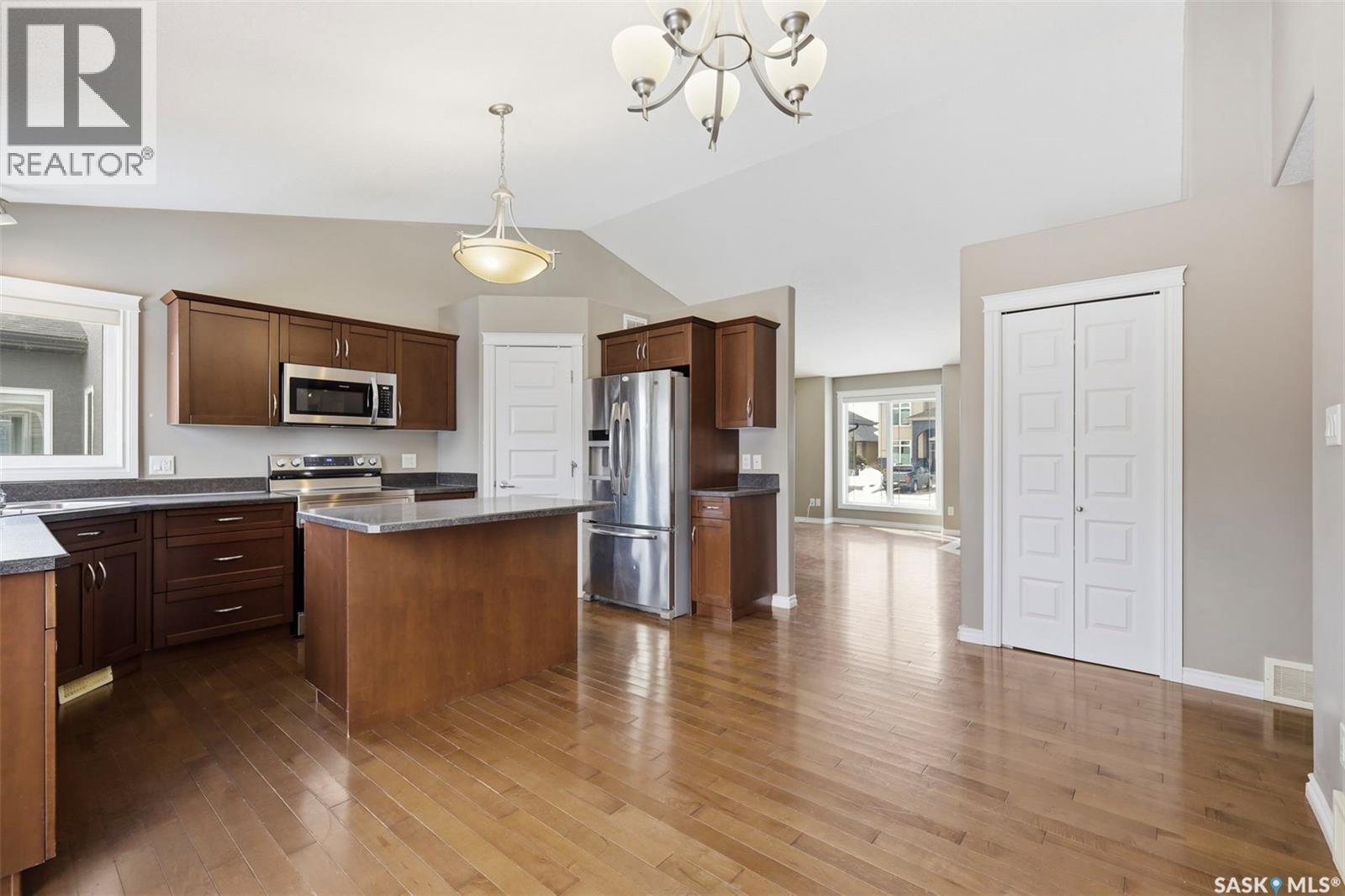 222 Fleming Crescent, Saskatoon, SK - Indoor Photo Showing Kitchen