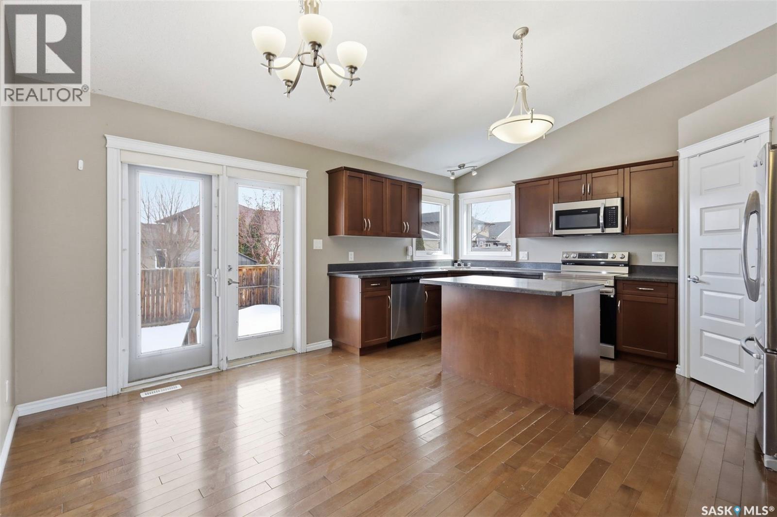 222 Fleming Crescent, Saskatoon, SK - Indoor Photo Showing Kitchen
