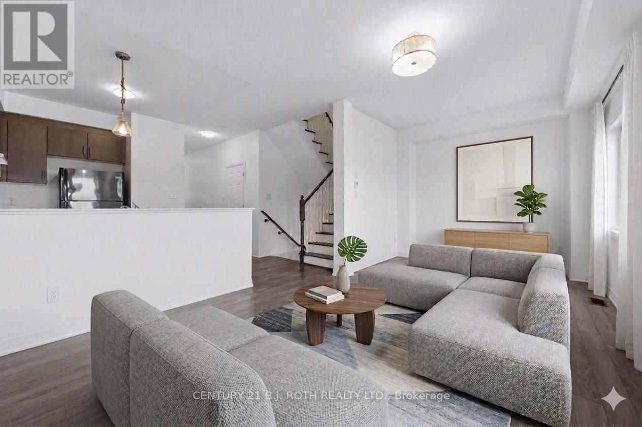 17 Bedford Estates Crescent, Barrie, ON - Indoor Photo Showing Living Room