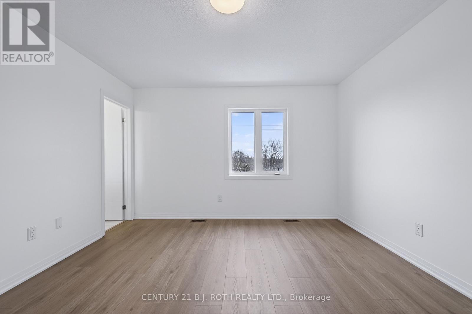 17 Bedford Estates Crescent, Barrie, ON - Indoor Photo Showing Other Room