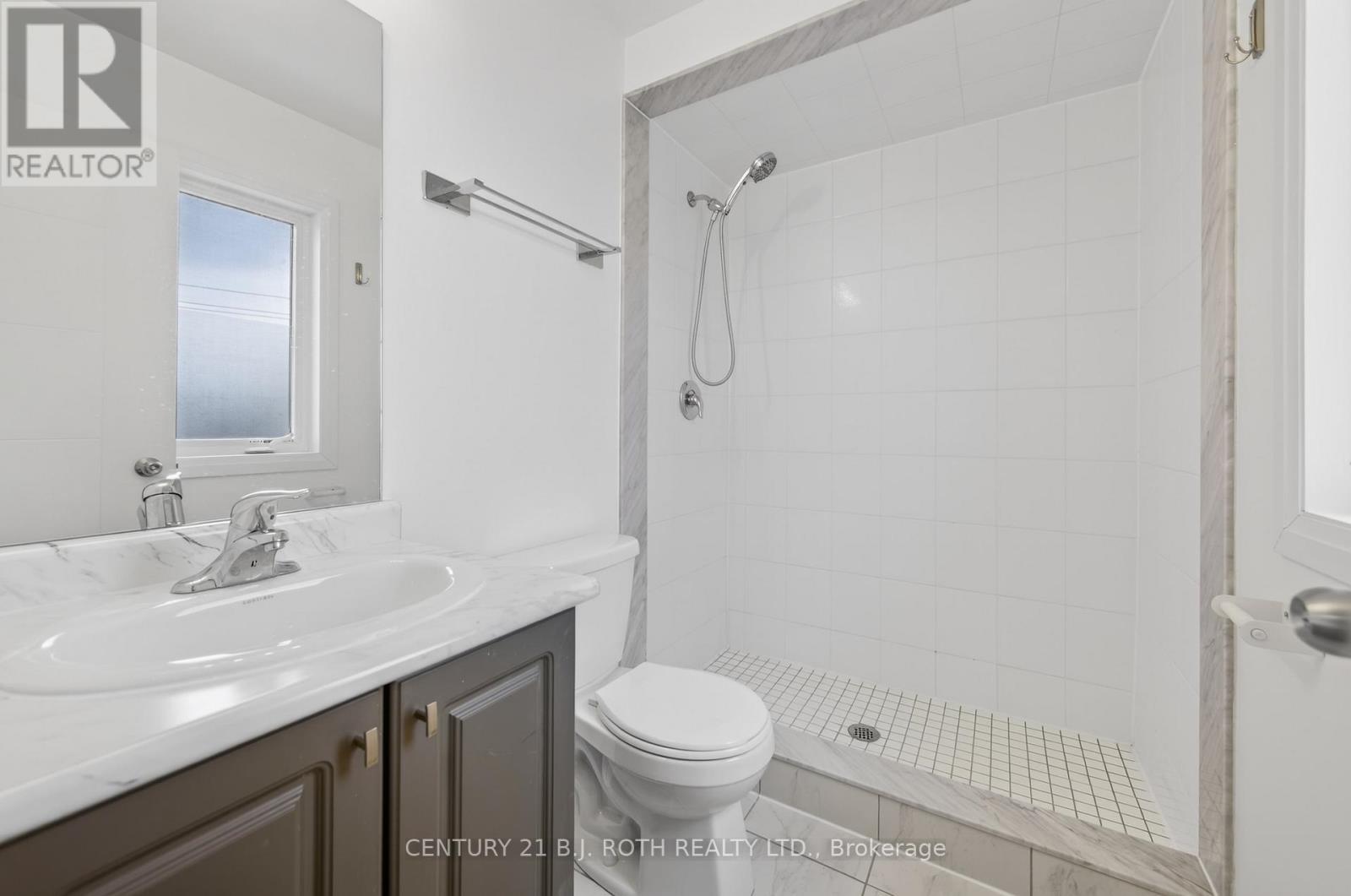 17 Bedford Estates Crescent, Barrie, ON - Indoor Photo Showing Bathroom