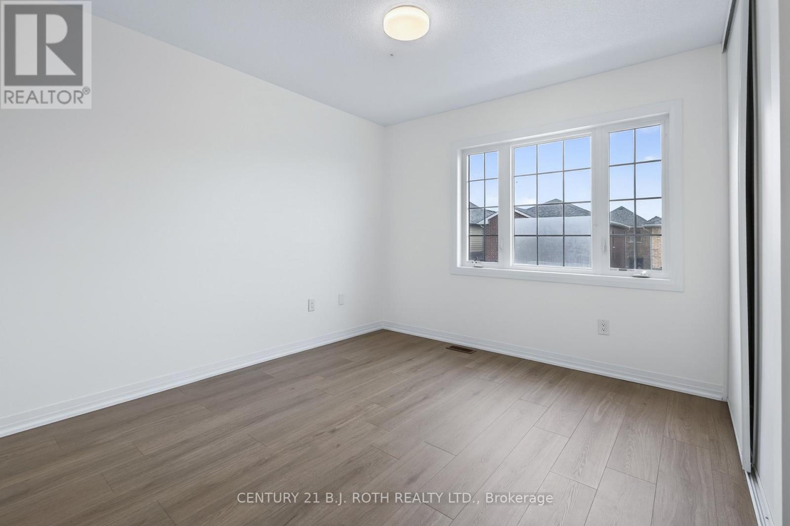 17 Bedford Estates Crescent, Barrie, ON - Indoor Photo Showing Other Room