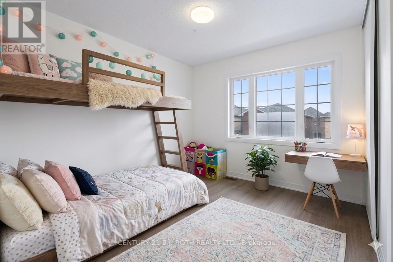 17 Bedford Estates Crescent, Barrie, ON - Indoor Photo Showing Bedroom