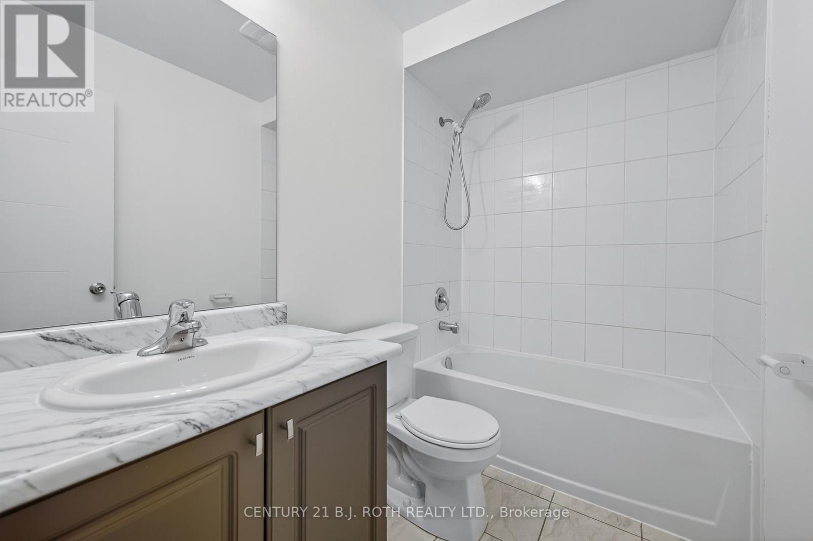 17 Bedford Estates Crescent, Barrie, ON - Indoor Photo Showing Bathroom