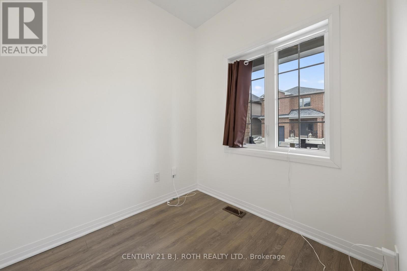 17 Bedford Estates Crescent, Barrie, ON - Indoor Photo Showing Other Room