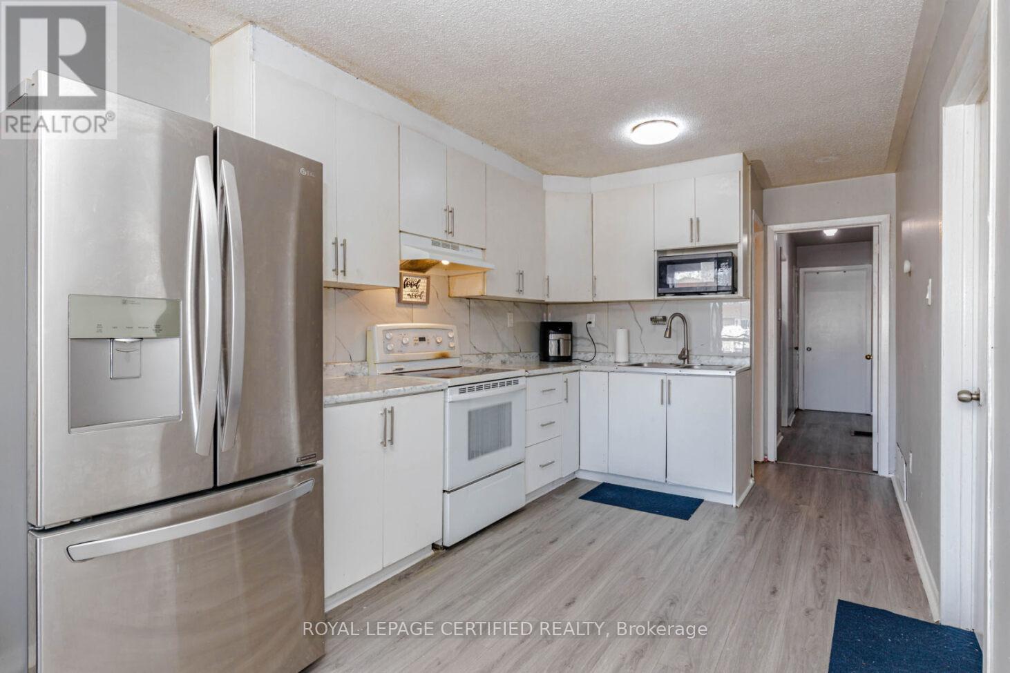 7256 Lancaster Avenue S, Mississauga, ON - Indoor Photo Showing Kitchen