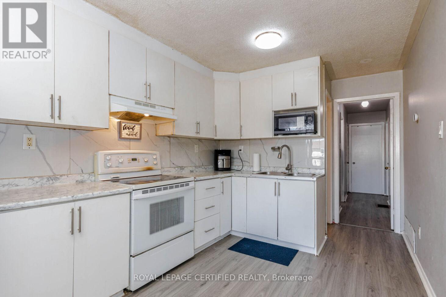 7256 Lancaster Avenue S, Mississauga, ON - Indoor Photo Showing Kitchen