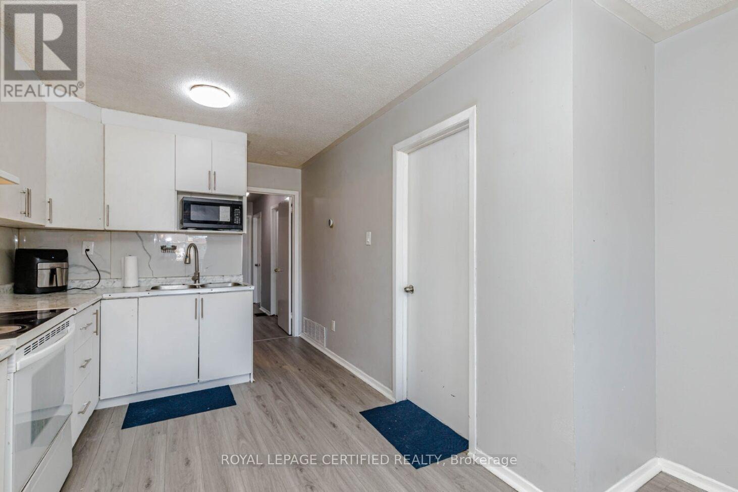 7256 Lancaster Avenue S, Mississauga, ON - Indoor Photo Showing Kitchen