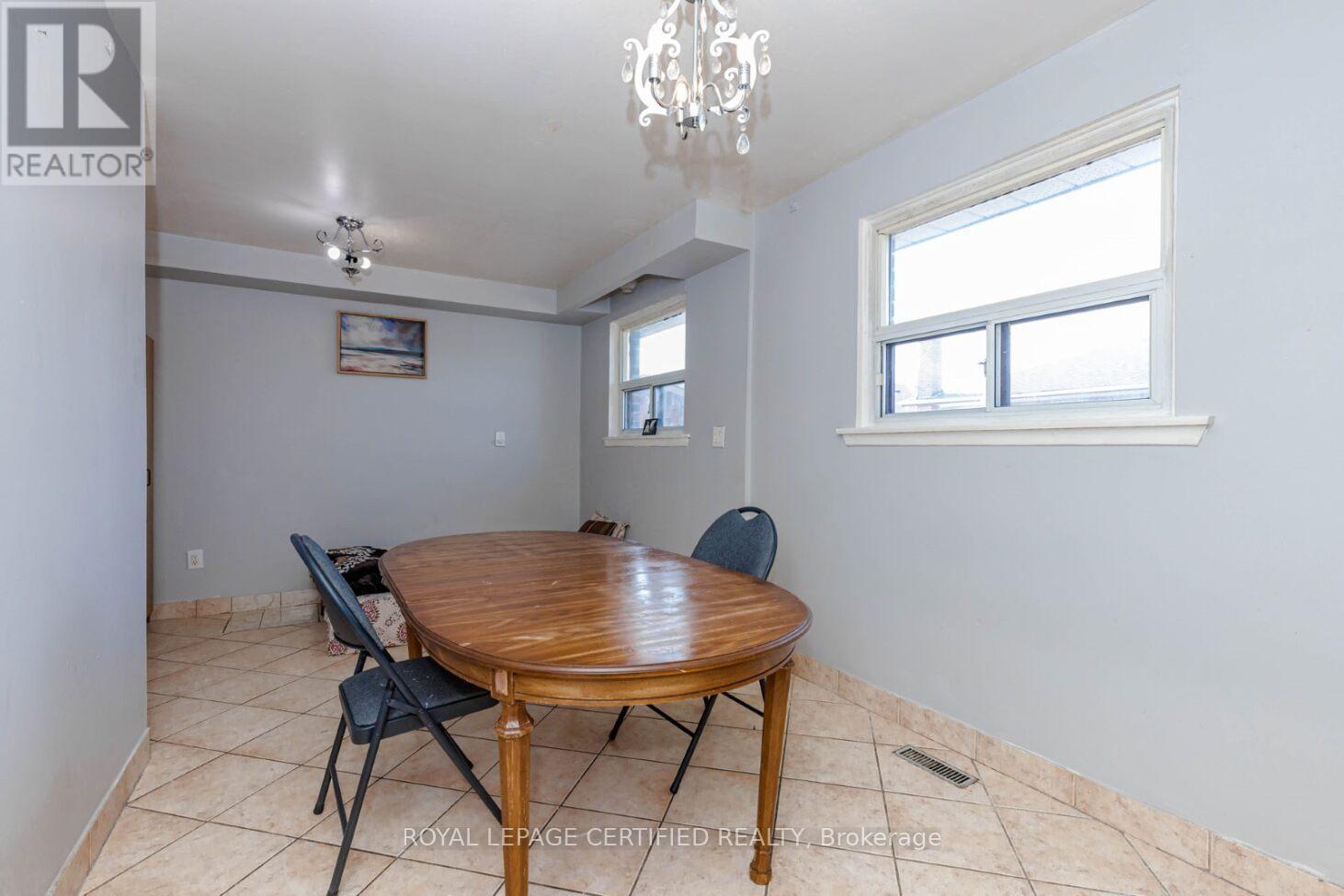7256 Lancaster Avenue S, Mississauga, ON - Indoor Photo Showing Dining Room