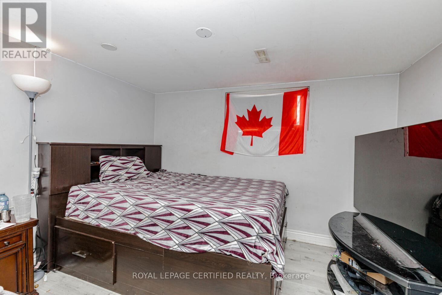 7256 Lancaster Avenue S, Mississauga, ON - Indoor Photo Showing Bedroom
