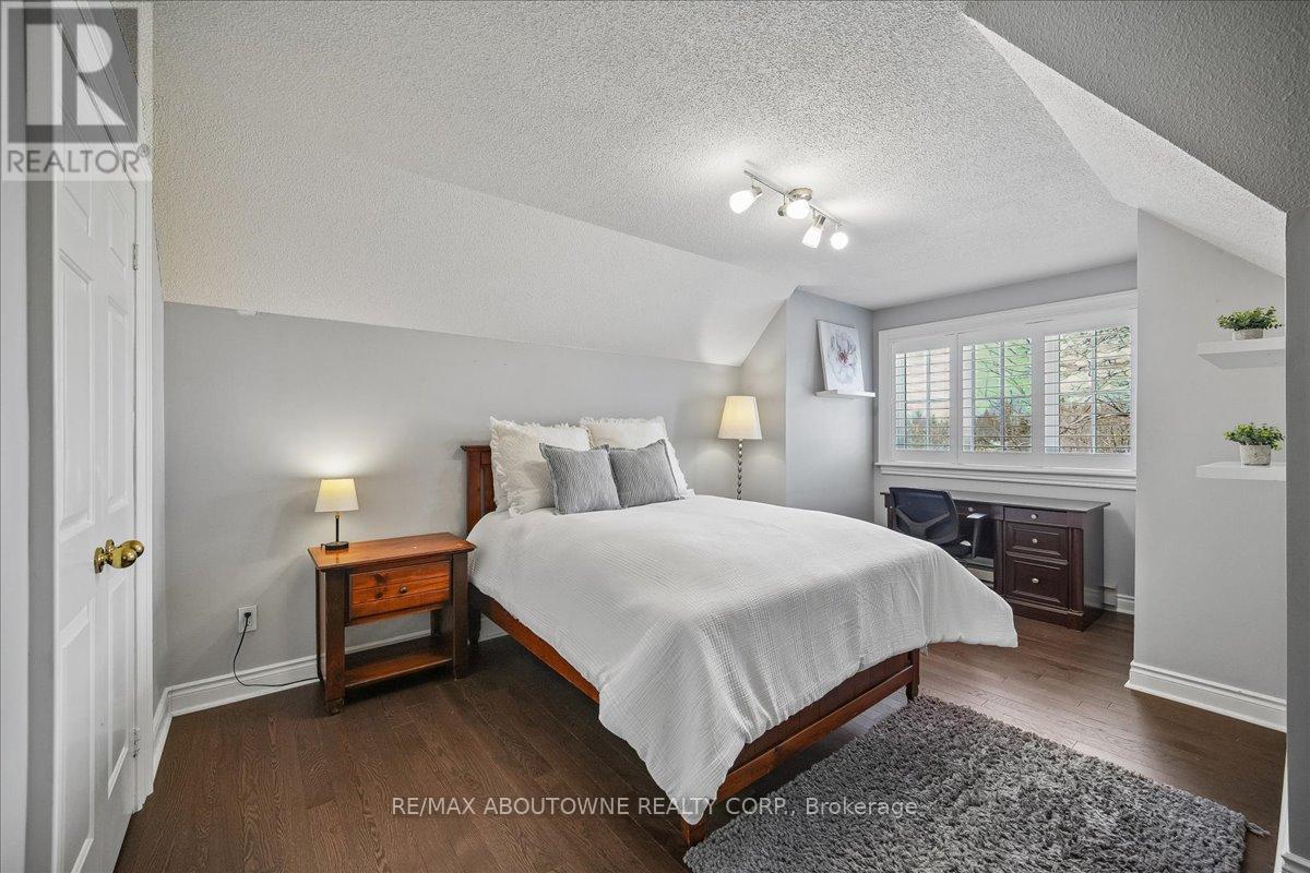 1494 The Links Drive, Oakville, ON - Indoor Photo Showing Bedroom