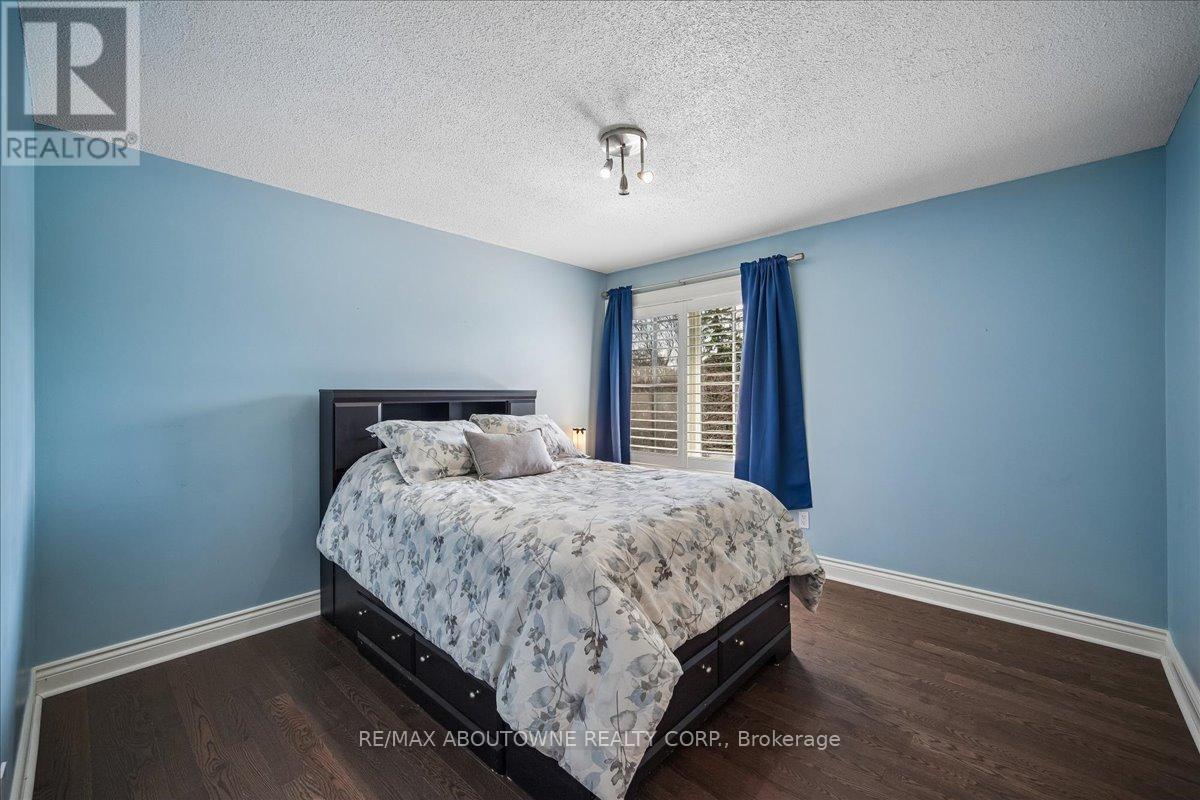 1494 The Links Drive, Oakville, ON - Indoor Photo Showing Bedroom