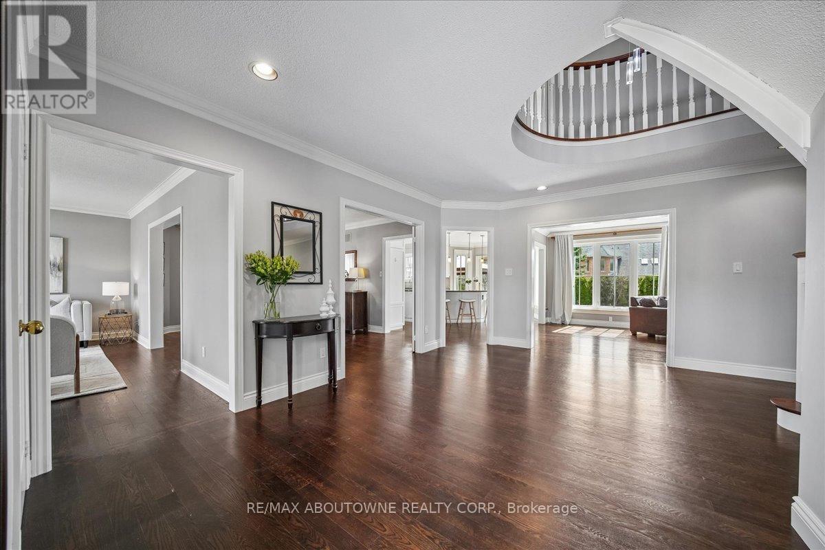 1494 The Links Drive, Oakville, ON - Indoor Photo Showing Living Room