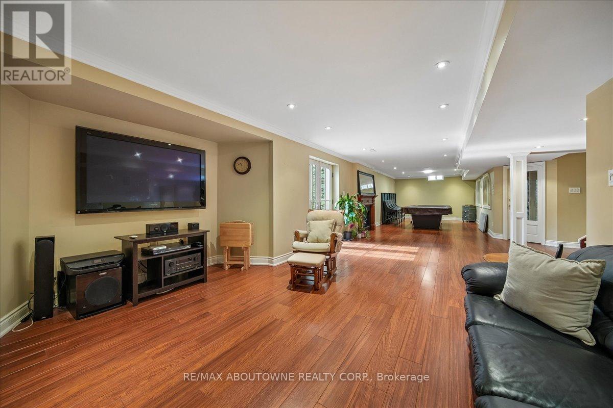 1494 The Links Drive, Oakville, ON - Indoor Photo Showing Living Room