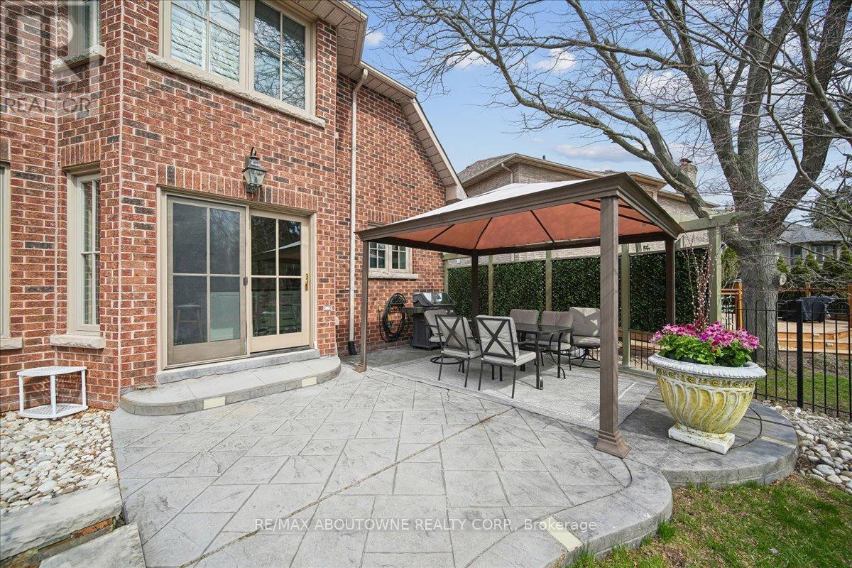 1494 The Links Drive, Oakville, ON - Outdoor