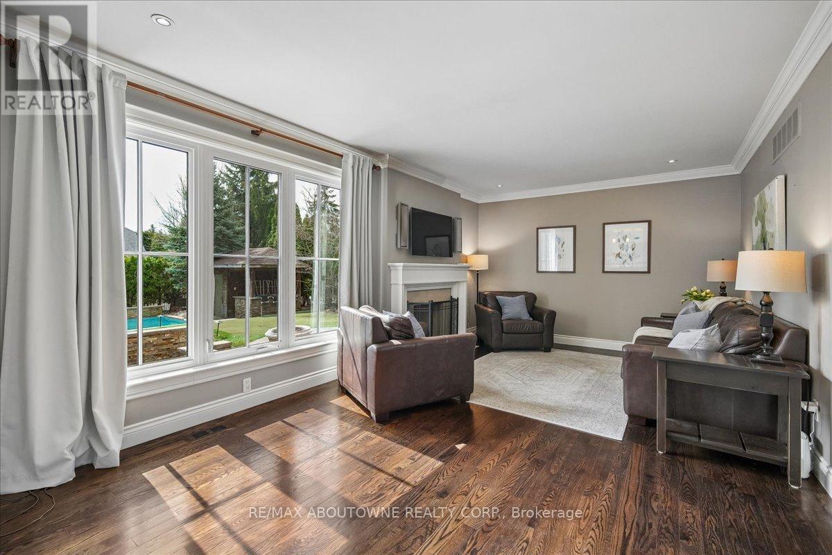 1494 The Links Drive, Oakville, ON - Indoor Photo Showing Living Room With Fireplace