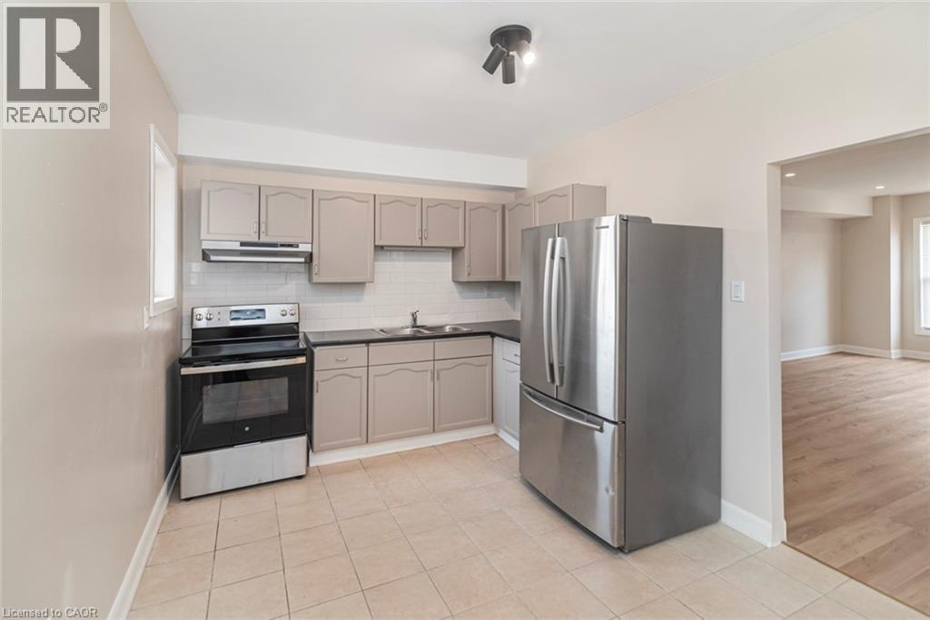 60 Keith Street, Hamilton, ON - Indoor Photo Showing Kitchen With Double Sink