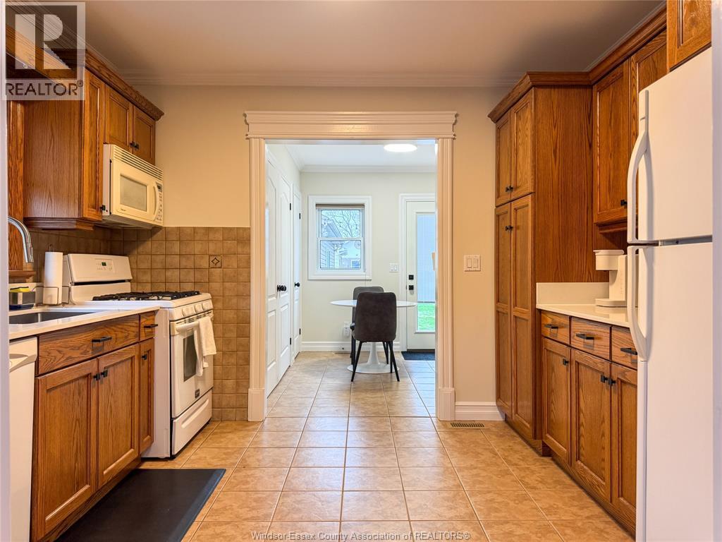 2579 Lloyd George, Windsor, ON - Indoor Photo Showing Kitchen