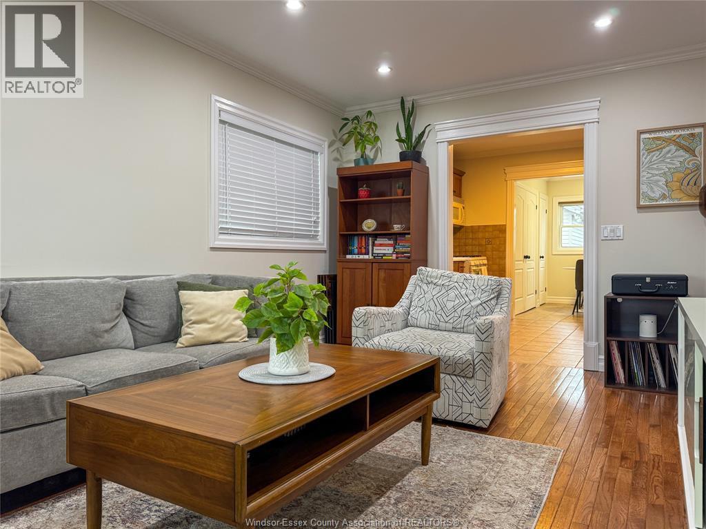 2579 Lloyd George, Windsor, ON - Indoor Photo Showing Living Room