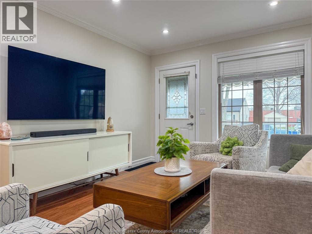 2579 Lloyd George, Windsor, ON - Indoor Photo Showing Living Room
