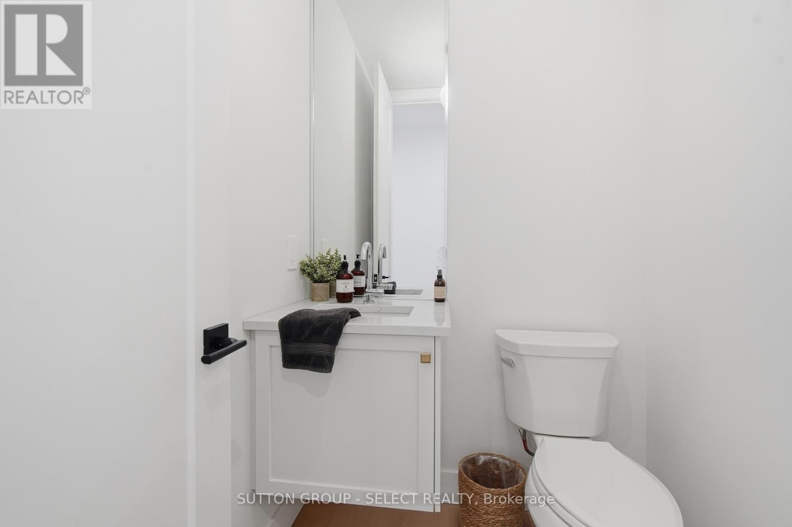 1886 Fountain Grass Drive, London South (South B), ON - Indoor Photo Showing Bathroom