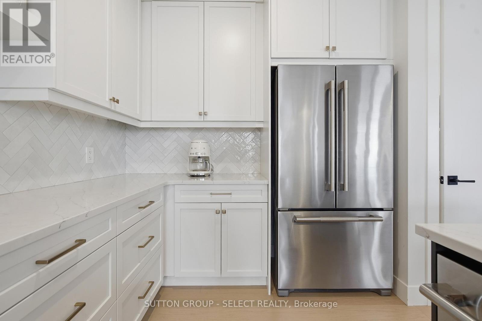 1886 Fountain Grass Drive, London South (South B), ON - Indoor Photo Showing Kitchen