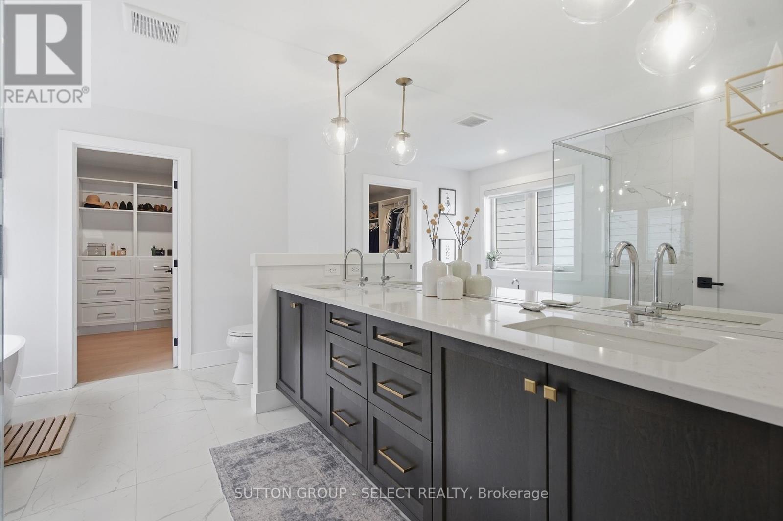 1886 Fountain Grass Drive, London South (South B), ON - Indoor Photo Showing Bathroom