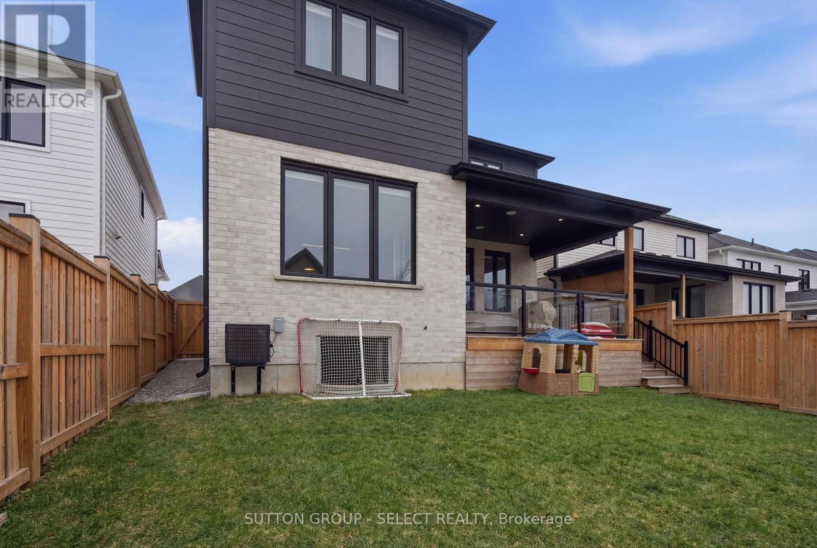 1886 Fountain Grass Drive, London South (South B), ON - Outdoor With Deck Patio Veranda With Exterior