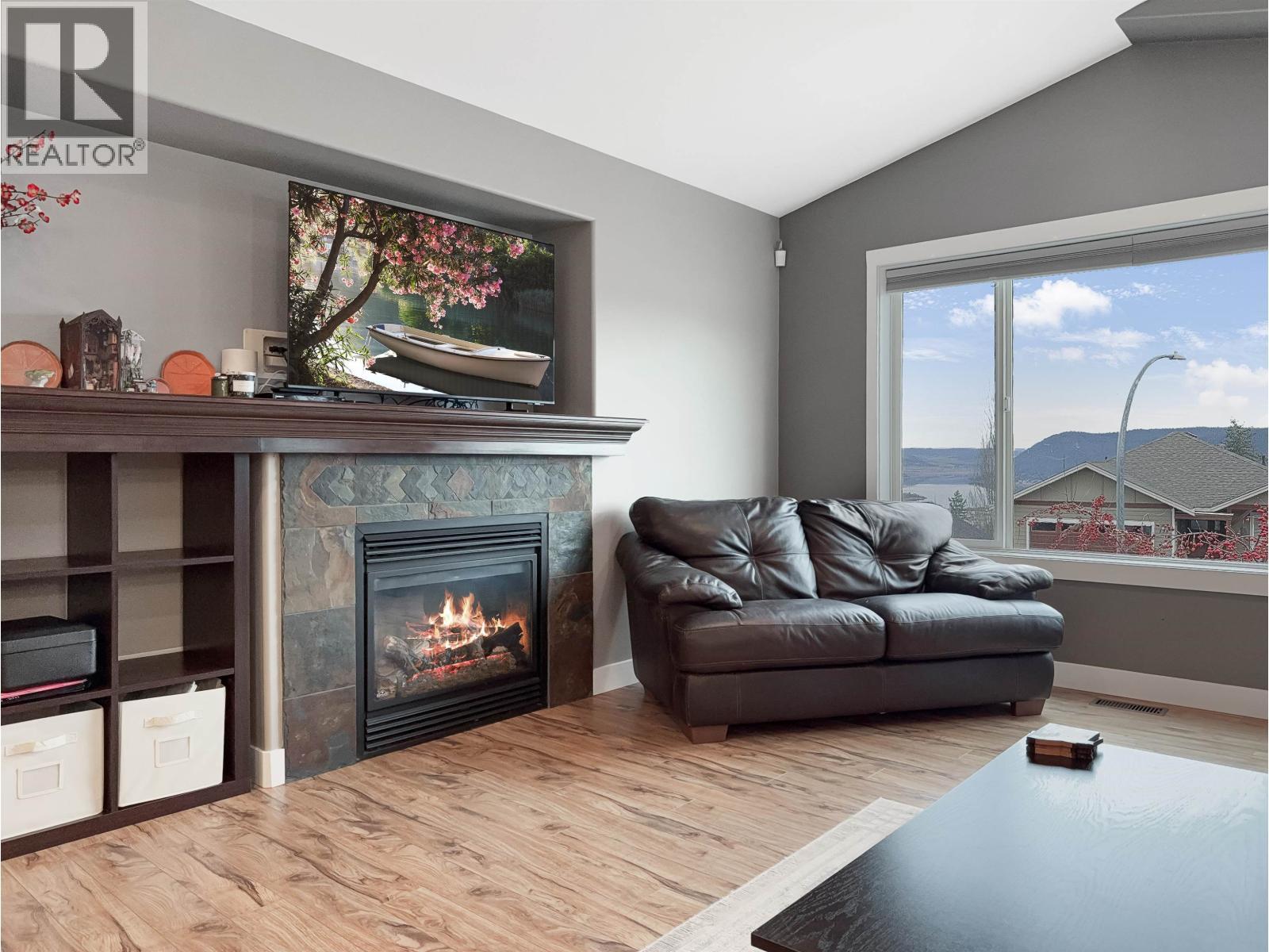 143 Eagle Crescent, Williams Lake, BC - Indoor Photo Showing Living Room With Fireplace