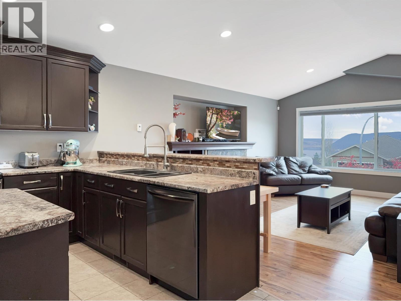 143 Eagle Crescent, Williams Lake, BC - Indoor Photo Showing Kitchen With Double Sink
