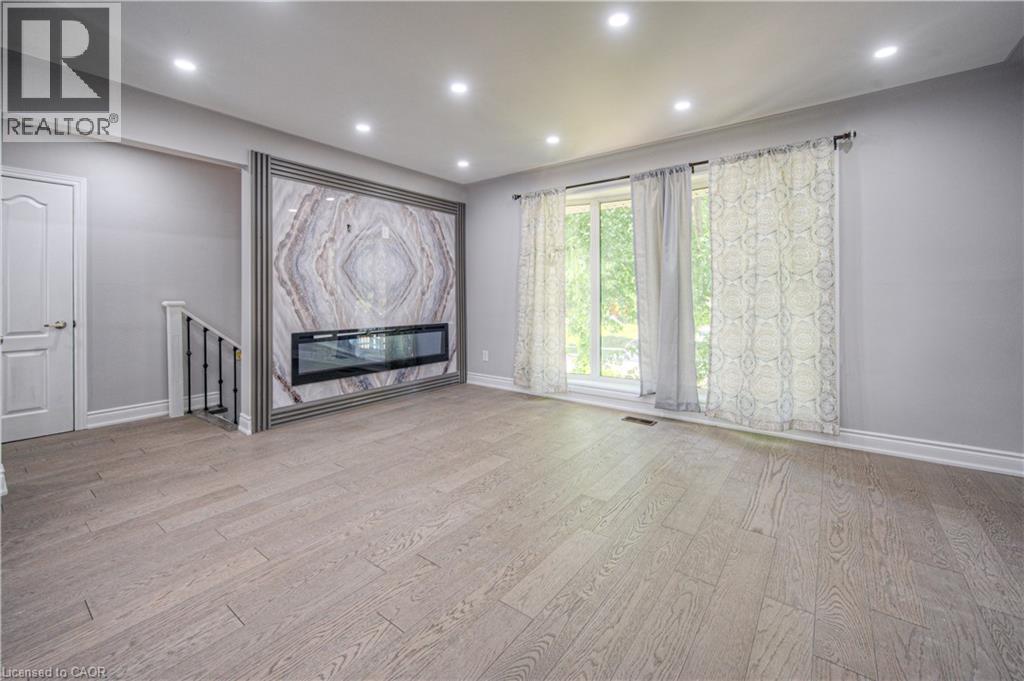 279 Dixon Street, Kitchener, ON - Indoor Photo Showing Other Room