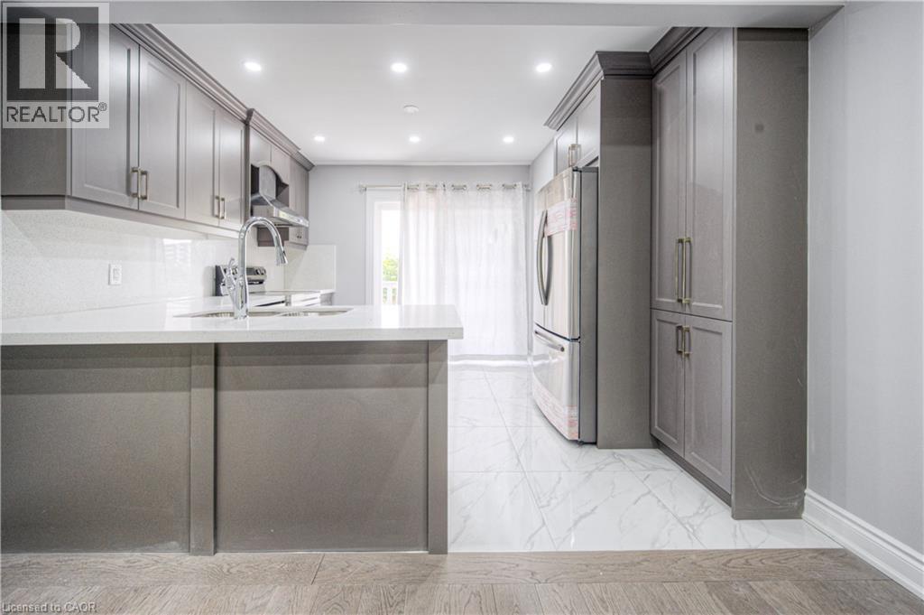 279 Dixon Street, Kitchener, ON - Indoor Photo Showing Kitchen