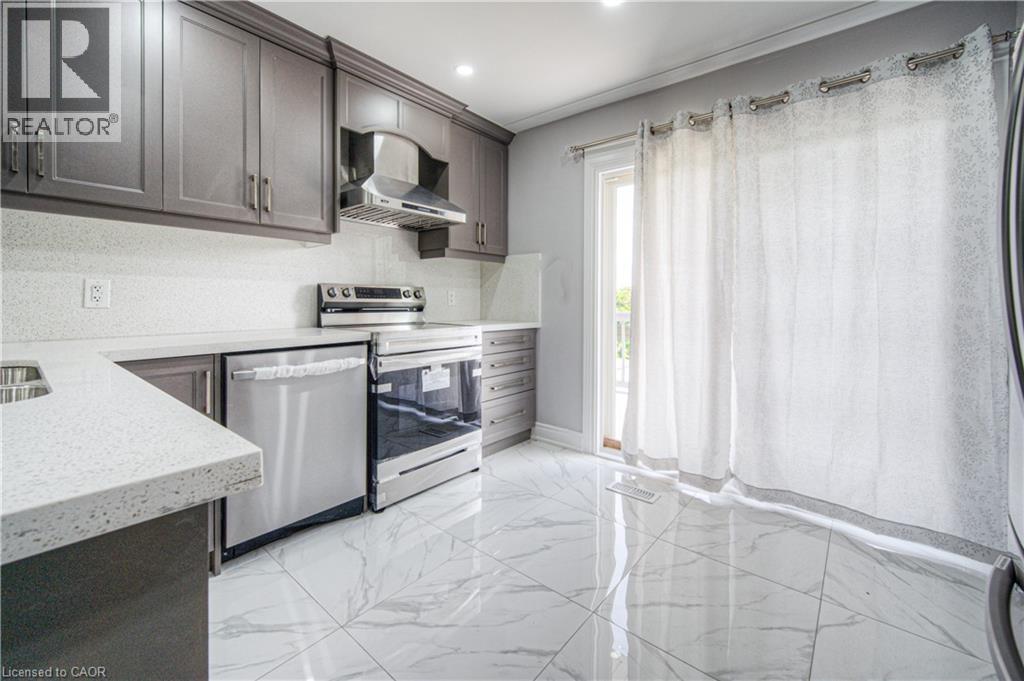 279 Dixon Street, Kitchener, ON - Indoor Photo Showing Kitchen