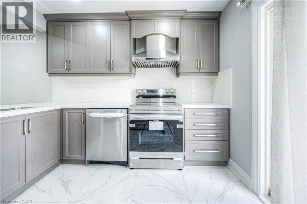 279 Dixon Street, Kitchener, ON - Indoor Photo Showing Kitchen