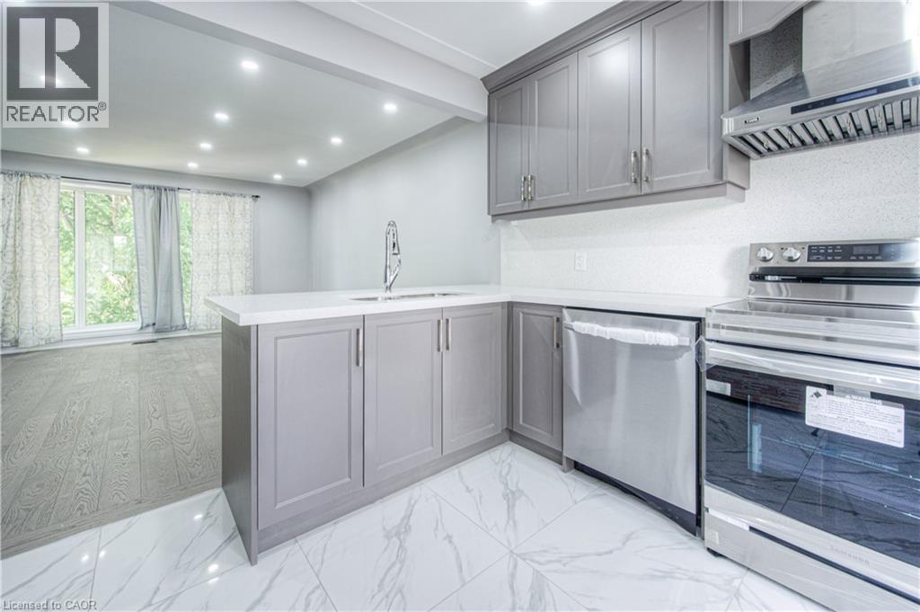 279 Dixon Street, Kitchener, ON - Indoor Photo Showing Kitchen