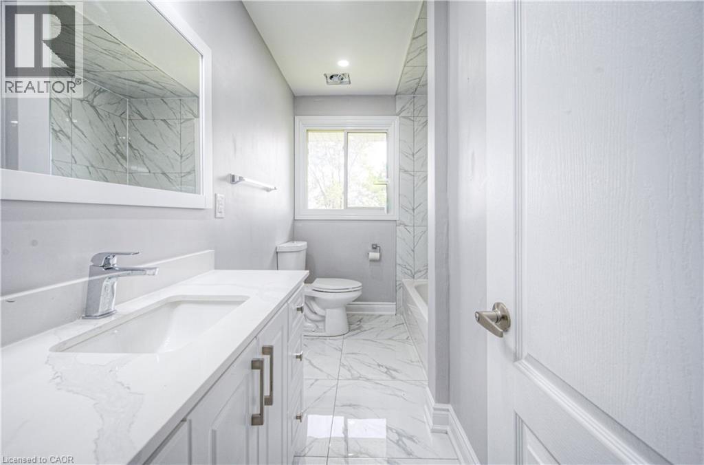 279 Dixon Street, Kitchener, ON - Indoor Photo Showing Bathroom