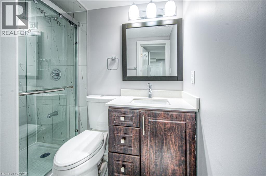279 Dixon Street, Kitchener, ON - Indoor Photo Showing Bathroom